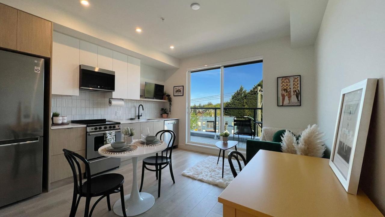 Hillside Oasis By Iris Properties! * Victoria