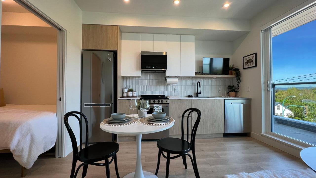 Hillside Oasis By Iris Properties! * Victoria